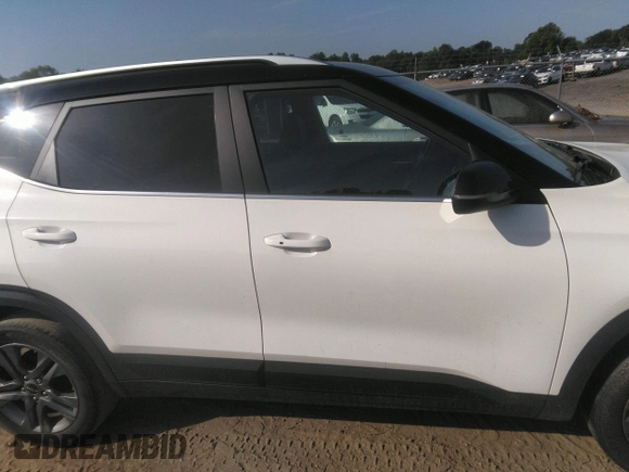 2023 Kia Seltos S z VIN KNDEU2AA7P7398791, wystawiony jako IAAI lot #42162988 z przebiegiem 66 065 mil mil oraz . Historia ofert i sprzedaży dostępna na DreamBid. Obrazek 13.