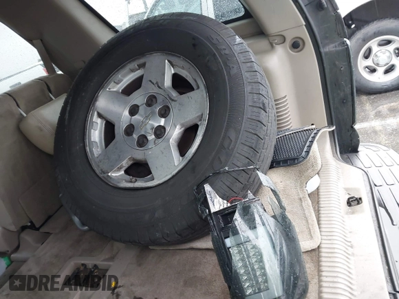 2004 Chevrolet Tahoe LS with VIN 1GNEC13TX4R282908, listed as a IAAI auction lot 41563027 with 1 mi miles. Bid and sale history available at carsss.com. Image 12.