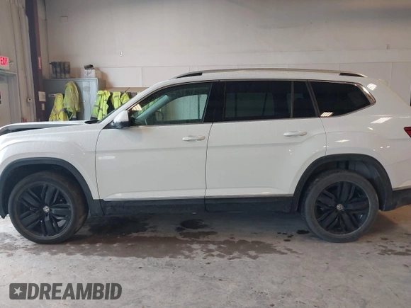 2018 Volkswagen Atlas SEL Premium with VIN 1V2NR2CA3JC594822, listed as a IAAI auction lot 42368854 with 60,688 mi miles and . Bid and sale history available at DreamBid. Image 15.