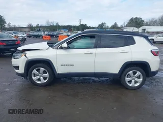2019 Jeep Compass Latitude with VIN 3C4NJDBB1KT761196, listed as a IAAI auction lot 41812230 with 51,268 mi miles. Bid and sale history available at carsss.com. Image 13.