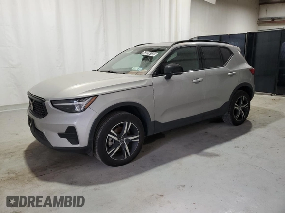 2024 Volvo XC40 Core Bright Theme z VIN YV4L12UK9R2336505, wystawiony jako Copart lot #43999125 z przebiegiem 19 779 mil mil oraz Czysty tytuł • Clean title. Historia ofert i sprzedaży dostępna na DreamBid. Obrazek 1.