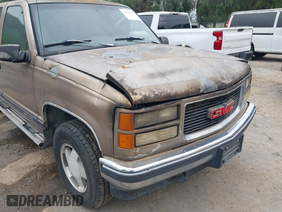1995 GMC Suburban z VIN 1GKFK16K5SJ723038, wystawiony jako IAAI lot #41904397 z przebiegiem 142 082 mil mil oraz . Historia ofert i sprzedaży dostępna na DreamBid. Obrazek 6.