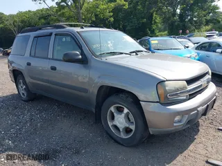 2005 Chevrolet TrailBlazer LS with VIN 1GNET16S156207066, listed as a IAAI auction lot 39877734 with 118,222 mi miles. Bid and sale history available at carsss.com. Image 1.
