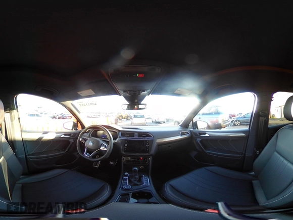 2024 Volkswagen Tiguan SE R-Line Black with VIN 3VV8B7AX8RM141105, listed as a IAAI auction lot 40923212 with 2,698 mi miles and . Bid and sale history available at DreamBid. Image 18.