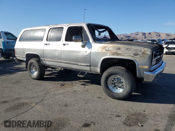 1989 Chevrolet Suburban z VIN 1GNGV26K8KF128711, wystawiony jako Copart lot #46658895 z przebiegiem Nie podano mil oraz Szkoda całkowita • Salvage title. Historia ofert i sprzedaży dostępna na DreamBid. Obrazek 4.