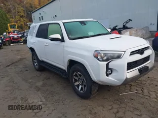 2022 Toyota 4Runner TRD Off Road Premium with VIN JTERU5JR6N6041528, listed as a IAAI auction lot 40688462 with 31,777 mi miles and . Bid and sale history available at DreamBid. Image 1.