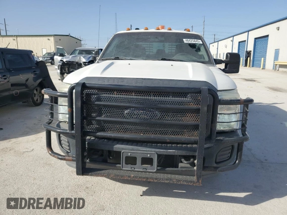 2015 Ford F-250 XL z VIN 1FT7W2A68FEA29317, wystawiony jako Copart lot #48425845 z przebiegiem 335 979 mil mil oraz Czysty tytuł • Clean title. Historia ofert i sprzedaży dostępna na DreamBid. Obrazek 5.