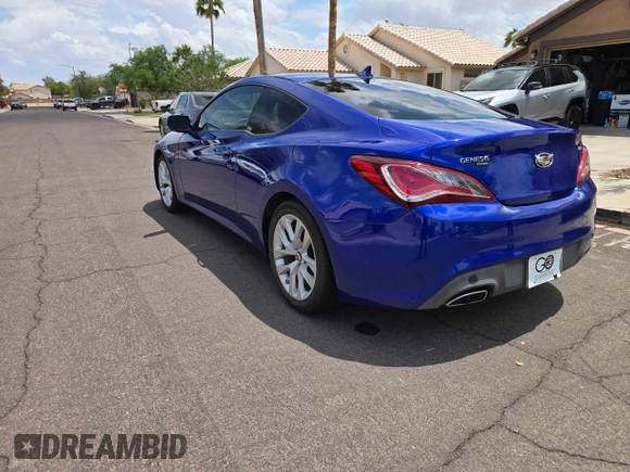 2013 Hyundai Genesis Coupe Premium z VIN KMHHT6KD3DU090574, wystawiony jako Copart lot #57272205 z przebiegiem 129 705 mil mil oraz Tytuł czysty. Historia ofert i sprzedaży dostępna na DreamBid. Obrazek 3.