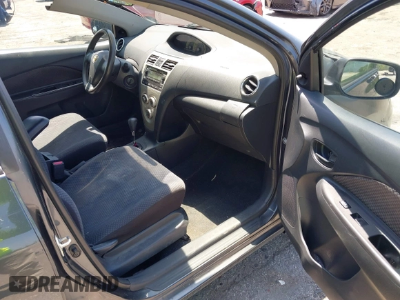 2008 Toyota Yaris z VIN JTDBT923981191385, wystawiony jako IAAI lot #42296509 z przebiegiem 175 871 mil mil oraz . Historia ofert i sprzedaży dostępna na DreamBid. Obrazek 5.