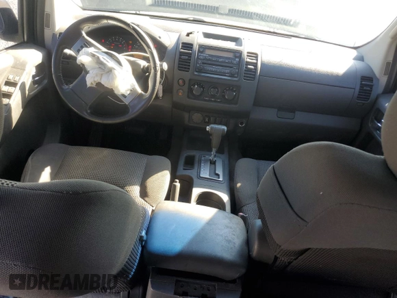 2005 Nissan Frontier LE z VIN 1N6AD07U95C401972, wystawiony jako Copart lot #48394485 z przebiegiem 302 912 mil mil oraz Szkoda całkowita • Salvage title. Historia ofert i sprzedaży dostępna na DreamBid. Obrazek 8.