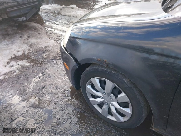 2009 Volkswagen Jetta Sedan S with VIN 3VWJZ71K29M082792, listed as a IAAI auction lot 41682882 with 109,699 mi miles. Bid and sale history available at carsss.com. Image 6.