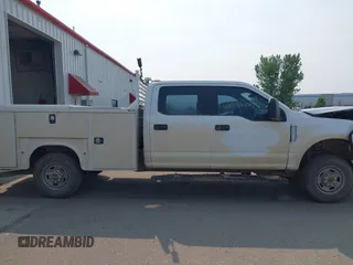 2021 Ford F-250 XL z VIN 1FT7W2B62MED60339, wystawiony jako IAAI lot #42294873 z przebiegiem 42 922 mil mil oraz . Historia ofert i sprzedaży dostępna na DreamBid. Obrazek 12.