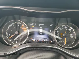 2020 Jeep Cherokee Trailhawk Elite with VIN 1C4PJMBN3LD541200, listed as a Copart auction lot 72710824 with 32,336 mi miles and Salvage title. Bid and sale history available at DreamBid. Image 9.