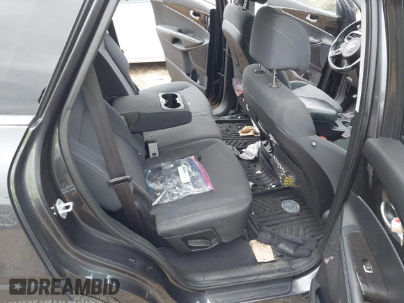 2017 Kia Sorento LX z VIN 5XYPG4A33HG274938, wystawiony jako IAAI lot #42341796 z przebiegiem 153 168 mil mil oraz . Historia ofert i sprzedaży dostępna na DreamBid. Obrazek 8.