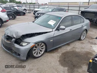 2011 BMW 3 Series 328i z VIN WBAPH7G52BNM56764, wystawiony jako IAAI lot #42325651 z przebiegiem 202 123 mil mil oraz . Historia ofert i sprzedaży dostępna na DreamBid. Obrazek 18.