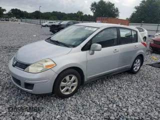 2007 Nissan Versa SL z VIN 3N1BC13E37L388340, wystawiony jako Copart lot #59017605 z przebiegiem Nie podano mil oraz Szkoda całkowita • Salvage title. Historia ofert i sprzedaży dostępna na DreamBid. Obrazek 1.