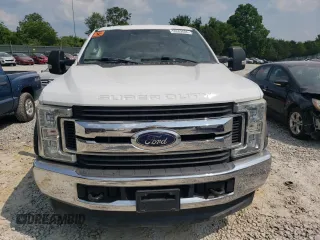 2017 Ford F-250 Lariat with VIN 1FT7W2B6XHEB36788, listed as a Copart auction lot 59502685 with 107,970 mi miles and Salvage title. Bid and sale history available at DreamBid. Image 5.