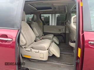 2013 Toyota Sienna XLE с VIN 5TDDK3DC3DS058382, выставлен на аукционе Copart как лот 61403895 с пробегом 276 065 миль миль и Чистый • Clean title. История ставок и продаж доступна на DreamBid. Изображение 6.