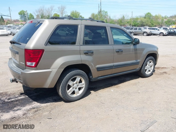 2005 Jeep Grand Cherokee Laredo with VIN 1J4HR48N25C507255, listed as a IAAI auction lot 42105073 with 176,349 mi miles. Bid and sale history available at carsss.com. Image 4.