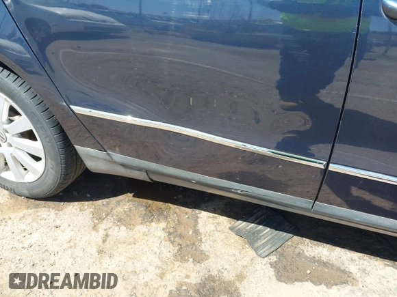 2008 Volkswagen Passat Komfort z VIN WVWJK73C28E241263, wystawiony jako IAAI lot #42021388 z przebiegiem 144 131 mil mil oraz . Historia ofert i sprzedaży dostępna na DreamBid. Obrazek 6.