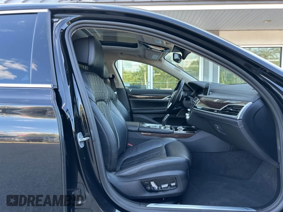2022 BMW 7 Series 740i xDrive with VIN WBA7T4C06NCK78073, listed as a IAAI auction lot 42783922 with 104,432 mi miles and . Bid and sale history available at DreamBid. Image 5.