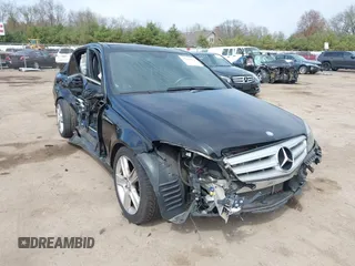 2011 Mercedes-Benz C 300 Sport z VIN WDDGF8BB6BR154338, wystawiony jako IAAI lot #42094051 z przebiegiem 84 626 mil mil oraz . Historia ofert i sprzedaży dostępna na DreamBid. Obrazek 1.
