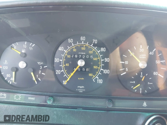 1982 Mercedes-Benz 300 D z VIN WDBAB33A5CB013080, wystawiony jako IAAI lot #41734842 z przebiegiem 297 205 mil mil oraz . Historia ofert i sprzedaży dostępna na DreamBid. Obrazek 7.