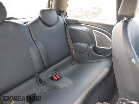 2006 MINI Hardtop S with VIN WMWRE33596TJ37959, listed as a IAAI auction lot 42635457 with 124,440 mi miles and . Bid and sale history available at DreamBid. Image 8.