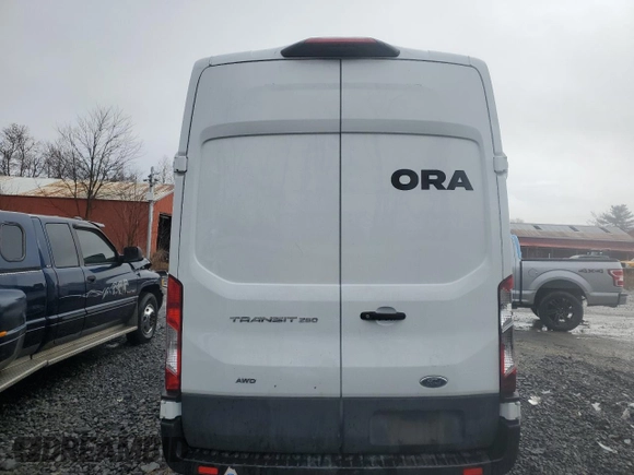 2022 Ford Transit Cargo z VIN 1FTBR2X82NKA72092, wystawiony jako Copart lot #50320405 z przebiegiem 48 664 mil mil oraz Szkody całkowita. Historia ofert i sprzedaży dostępna na DreamBid. Obrazek 6.