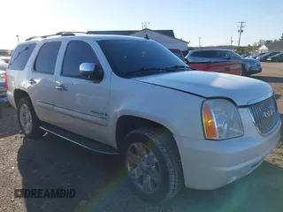 2008 GMC Yukon SLT w/4SB with VIN 1GKFK13058R176138, listed as a IAAI auction lot 41816039 with 199,426 mi miles. Bid and sale history available at carsss.com. Image 1.