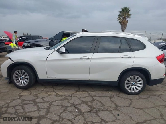 2013 BMW X1 28i with VIN WBAVM1C53DVW45884, listed as a IAAI auction lot 41750396 with 143,287 mi miles. Bid and sale history available at carsss.com. Image 15.