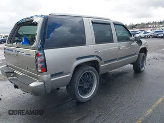 1999 Cadillac Escalade z VIN 1GYEK13R4XR410963, wystawiony jako IAAI lot #40599113 z przebiegiem 191 751 mil mil oraz . Historia ofert i sprzedaży dostępna na DreamBid. Obrazek 4.