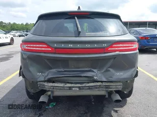 2017 Lincoln MKC Select z VIN 5LMCJ2C98HUL12189, wystawiony jako IAAI lot #42107839 z przebiegiem 158 179 mil mil oraz . Historia ofert i sprzedaży dostępna na DreamBid. Obrazek 20.