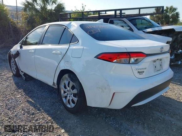 2020 Toyota Corolla LE with VIN 5YFEPRAEXLP092941, listed as a IAAI auction lot 41902363 with 62,847 mi miles. Bid and sale history available at carsss.com. Image 3.