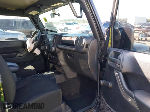 2016 Jeep Wrangler Willys Wheeler z VIN 1C4AJWAG9GL257621, wystawiony jako IAAI lot #41432306 z przebiegiem 84 248 mil mil oraz . Historia ofert i sprzedaży dostępna na DreamBid. Obrazek 5.