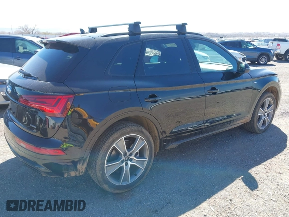 2025 Audi Q5 S line Premium z VIN WA1GAAFY7S2022643, wystawiony jako IAAI lot #41881316 z przebiegiem 8367 mil mil oraz . Historia ofert i sprzedaży dostępna na DreamBid. Obrazek 4.