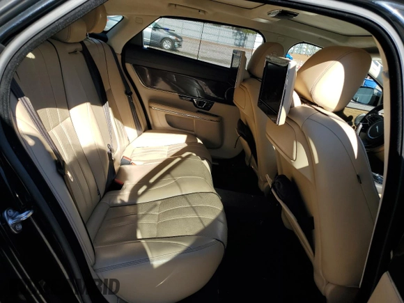 2015 Jaguar XJ with VIN SAJWA2GT8FMV83276, listed as a Copart auction lot 86521754 with 105,010 mi miles and Salvage Title. Bid and sale history available at DreamBid. Image 10.