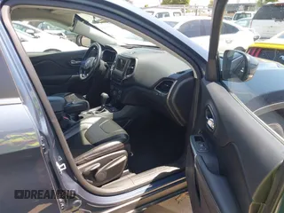 2020 Jeep Cherokee Latitude Plus z VIN 1C4PJMLB2LD616974, wystawiony jako IAAI lot #42164598 z przebiegiem 52 361 mil mil oraz . Historia ofert i sprzedaży dostępna na DreamBid. Obrazek 5.