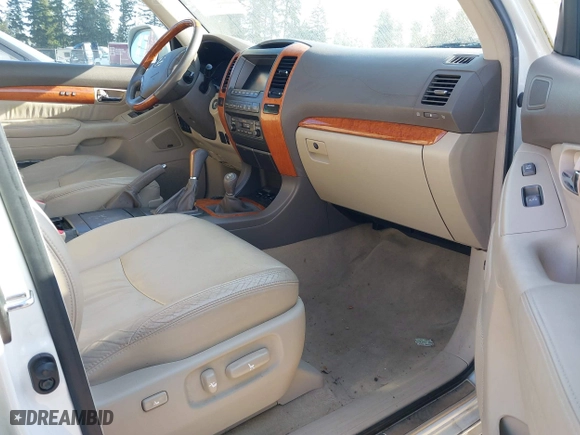 2007 Lexus GX 470 with VIN JTJBT20X870131127, listed as a IAAI auction lot 42111172 with 203,780 mi miles. Bid and sale history available at carsss.com. Image 5.