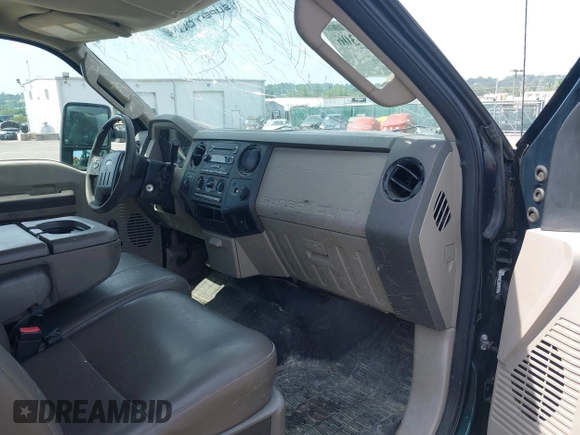 2010 Ford F-250 XL z VIN 1FTSX2B55AEB34547, wystawiony jako IAAI lot #42579306 z przebiegiem 125 938 mil mil oraz . Historia ofert i sprzedaży dostępna na DreamBid. Obrazek 5.