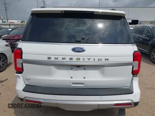 2024 Ford Expedition XLT with VIN 1FMJU1J83REA42841, listed as a IAAI auction lot 41939552 with 27,534 mi miles. Bid and sale history available at carsss.com. Image 16.