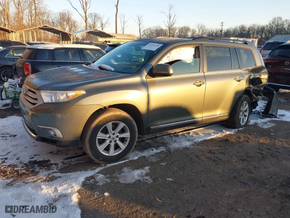 2013 Toyota Highlander with VIN 5TDZK3EH1DS137016, listed as a IAAI auction lot 41292324 with 157,156 mi miles. Bid and sale history available at carsss.com. Image 2.