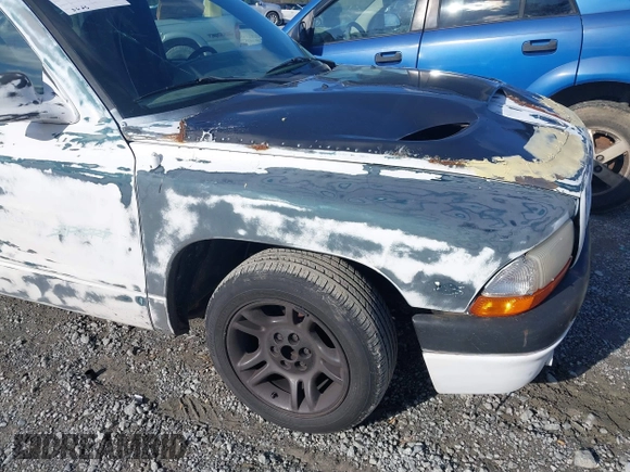 1998 Dodge Dakota SLT z VIN 1B7FL26X7WS586596, wystawiony jako IAAI lot #41745358 z przebiegiem 173 950 mil mil oraz . Historia ofert i sprzedaży dostępna na DreamBid. Obrazek 12.