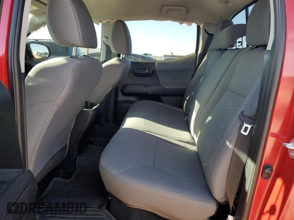 2022 Toyota Tacoma SR z VIN 3TMCZ5AN0NM464534, wystawiony jako Copart lot #55785945 z przebiegiem 31 785 mil mil oraz Szkoda całkowita • Salvage title. Historia ofert i sprzedaży dostępna na DreamBid. Obrazek 10.