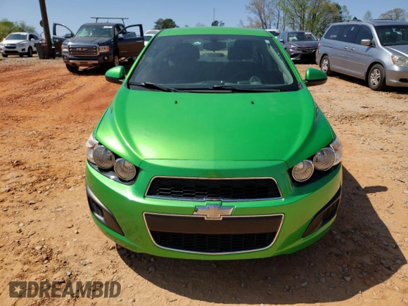 2015 Chevrolet Sonic LT z VIN 1G1JC5SH2F4140315, wystawiony jako Copart lot #51360925 z przebiegiem 54 054 mil mil oraz Szkoda całkowita • Salvage title. Historia ofert i sprzedaży dostępna na DreamBid. Obrazek 5.