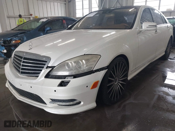 2010 Mercedes-Benz S 550 z VIN WDDNG8GB1AA352707, wystawiony jako IAAI lot #42362577 z przebiegiem 201 878 mil mil oraz . Historia ofert i sprzedaży dostępna na DreamBid. Obrazek 6.