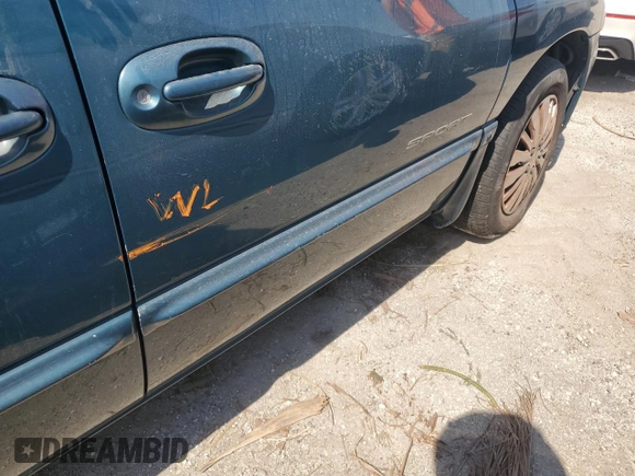 2000 Dodge Caravan SE with VIN 2B4GP45G9YR667980, listed as a Copart auction lot 76298204 with Not Provided miles and Salvage Title. Bid and sale history available at carsss.com. Image 13.