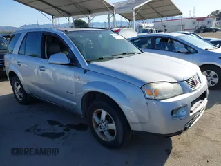 2007 Saturn VUE I4 Hybrid z VIN 5GZCZ33Z47S851553, wystawiony jako IAAI lot #41959802 z przebiegiem 124 171 mil mil oraz . Historia ofert i sprzedaży dostępna na DreamBid. Obrazek 1.