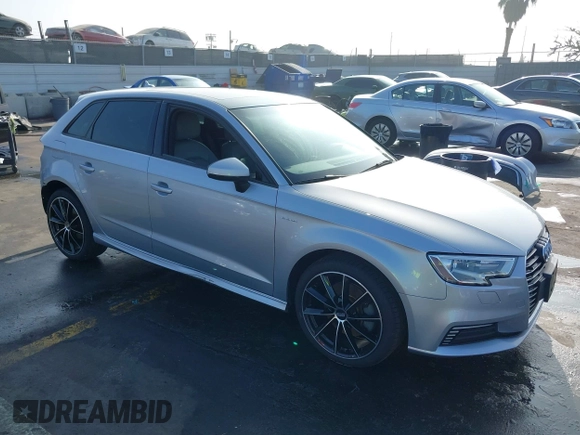 2017 Audi A3 e-tron Sportback Premium z VIN WAUUPBFF0HA104768, wystawiony jako IAAI lot #41155862 z przebiegiem 103 809 mil mil oraz . Historia ofert i sprzedaży dostępna na DreamBid. Obrazek 1.