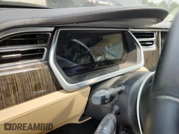 2013 Tesla Model S z VIN 5YJSA1DN6DFP08911, wystawiony jako Copart lot #60751295 z przebiegiem Nie podano mil oraz Czysty tytuł • Clean title. Historia ofert i sprzedaży dostępna na DreamBid. Obrazek 9.